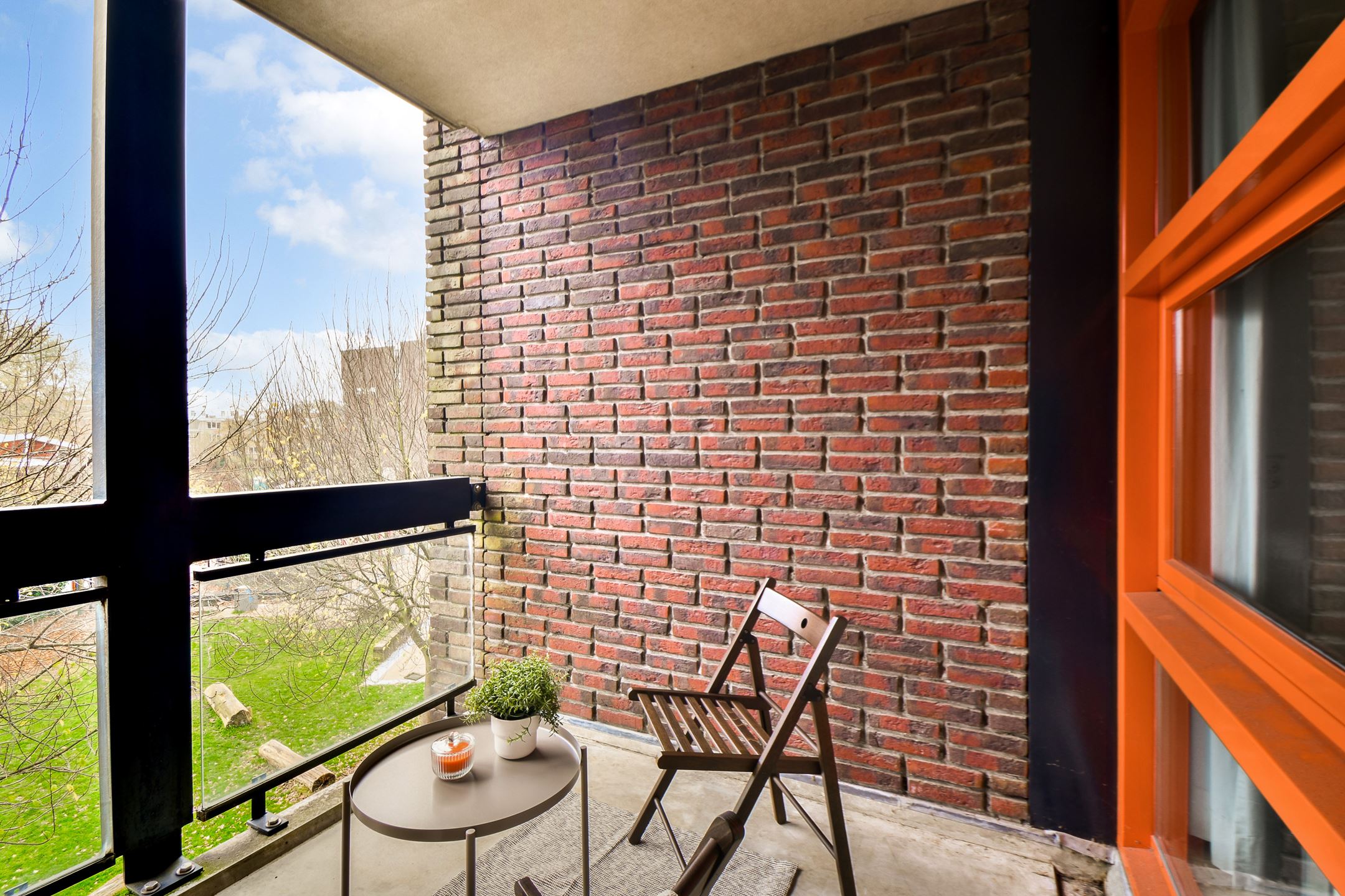 LEUK EN GOED INGEDEELD 4 KAMER APPARTEMENT VAN 94 M2 MET LIFT, BERGINGS EN EEN RUIM BALKON