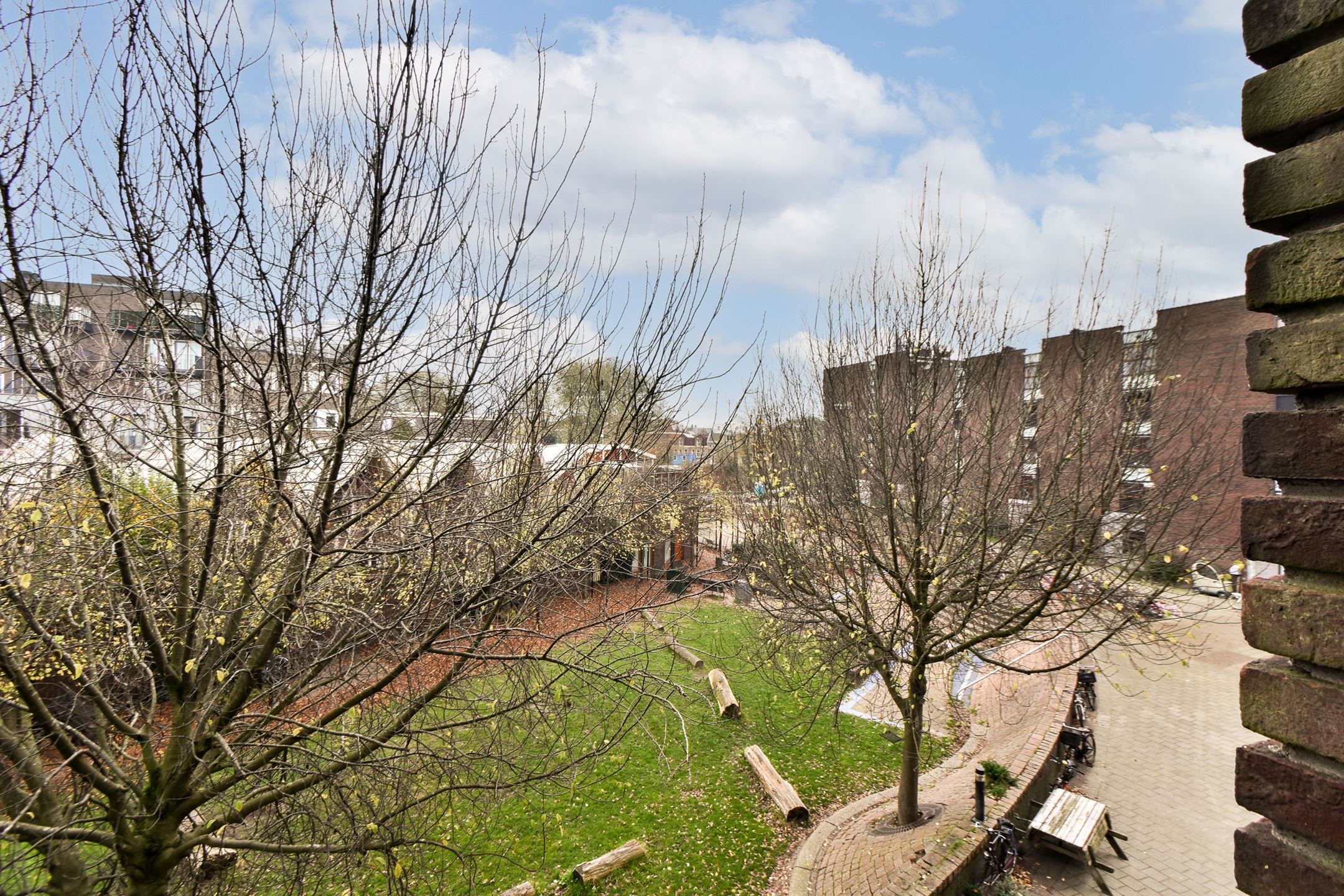 LEUK EN GOED INGEDEELD 4 KAMER APPARTEMENT VAN 94 M2 MET LIFT, BERGINGS EN EEN RUIM BALKON