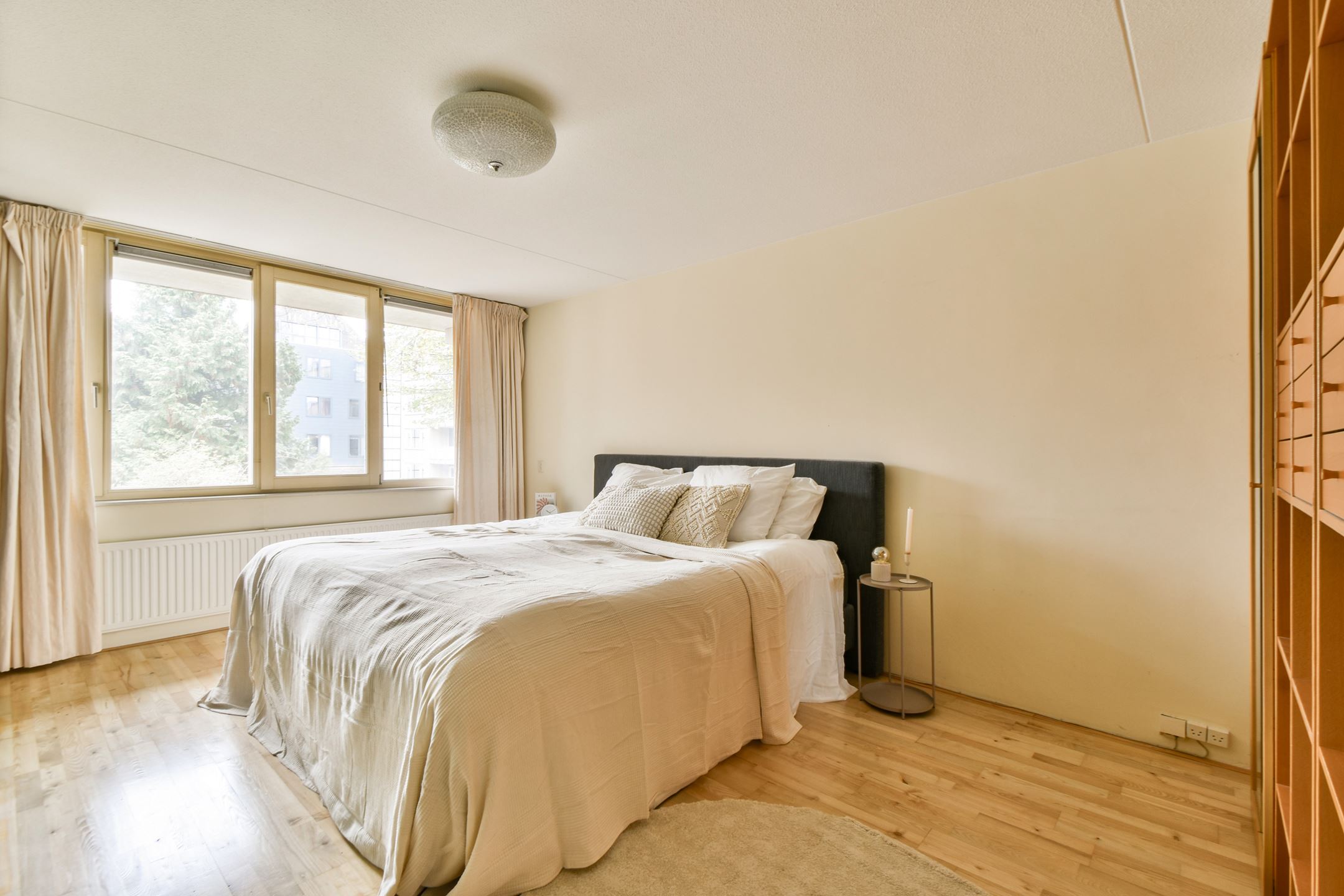 LEUK EN GOED INGEDEELD 4 KAMER APPARTEMENT VAN 94 M2 MET LIFT, BERGINGS EN EEN RUIM BALKON