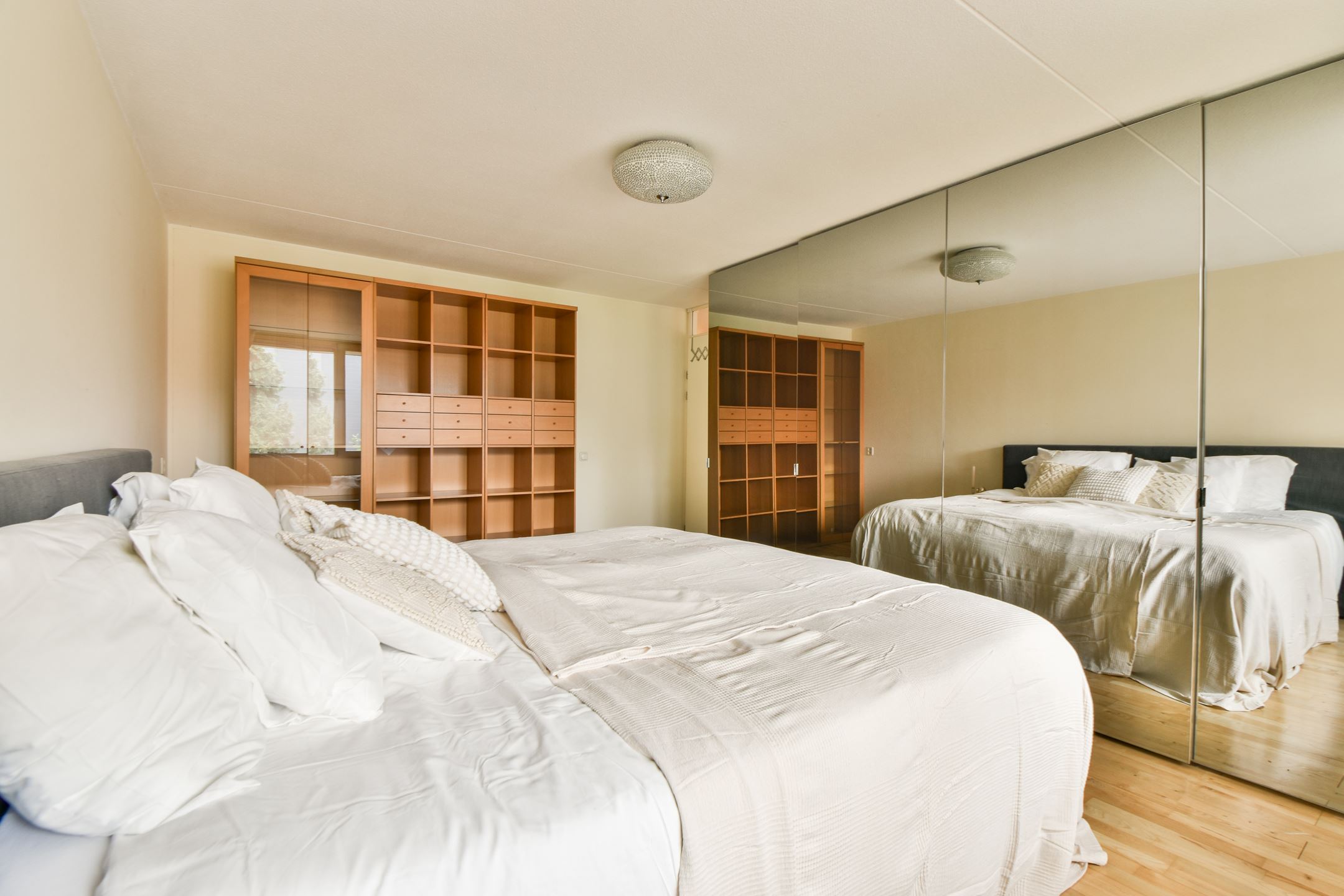 LEUK EN GOED INGEDEELD 4 KAMER APPARTEMENT VAN 94 M2 MET LIFT, BERGINGS EN EEN RUIM BALKON