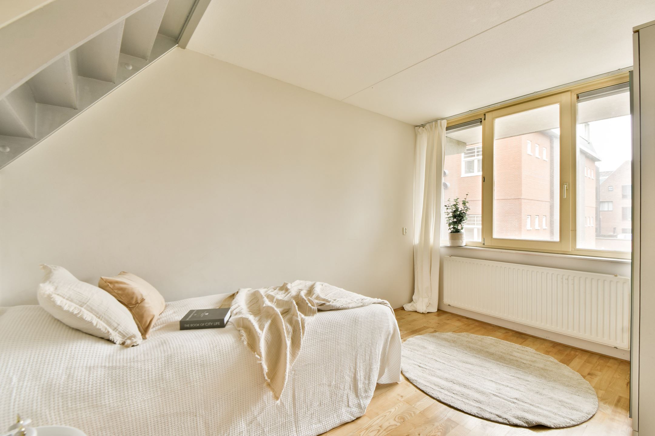 LEUK EN GOED INGEDEELD 4 KAMER APPARTEMENT VAN 94 M2 MET LIFT, BERGINGS EN EEN RUIM BALKON