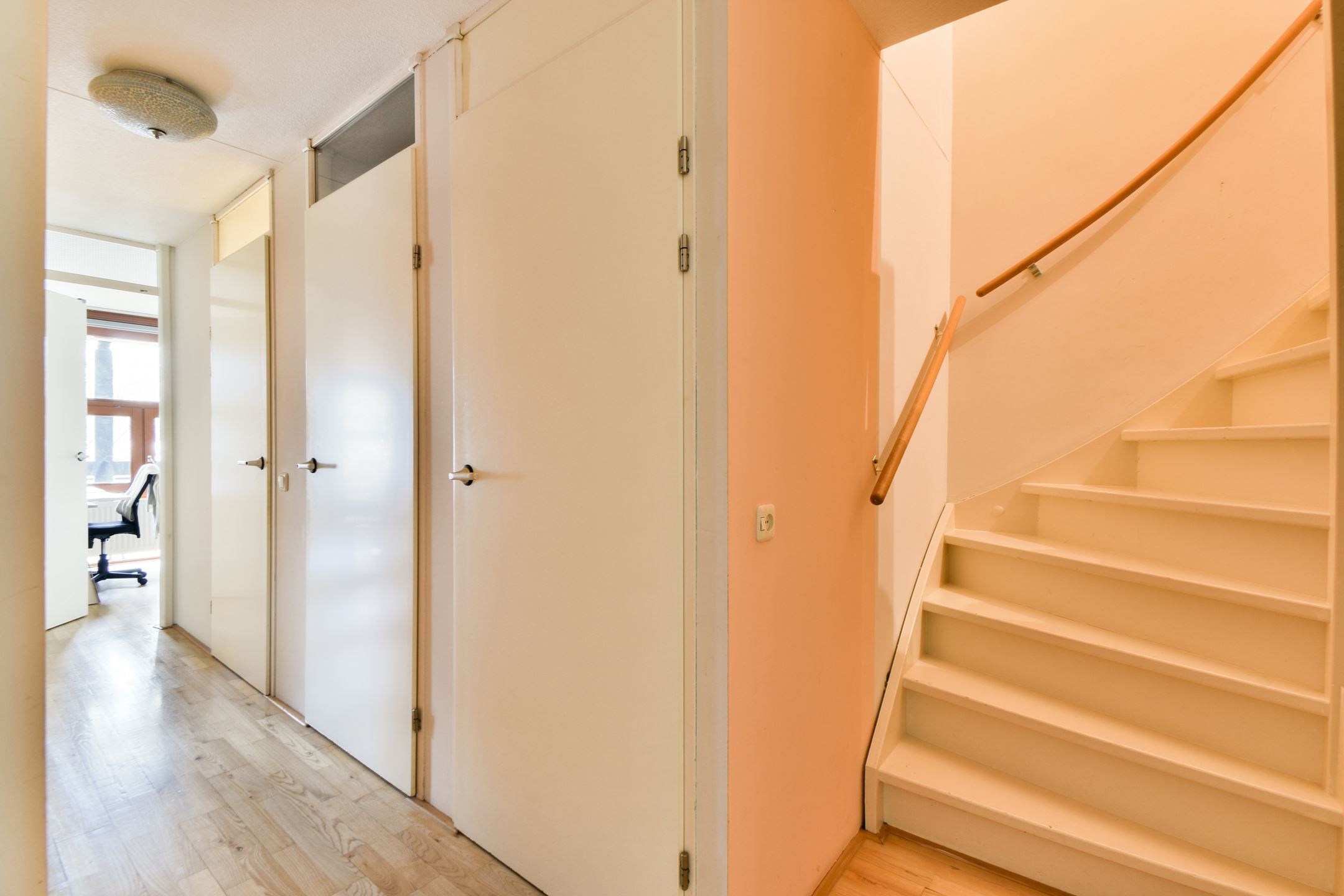 LEUK EN GOED INGEDEELD 4 KAMER APPARTEMENT VAN 94 M2 MET LIFT, BERGINGS EN EEN RUIM BALKON