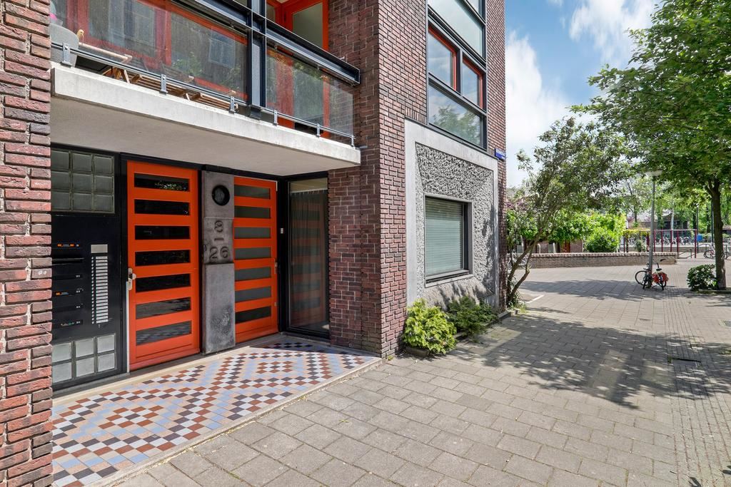 LEUK EN GOED INGEDEELD 4 KAMER APPARTEMENT VAN 94 M2 MET LIFT, BERGINGS EN EEN RUIM BALKON
