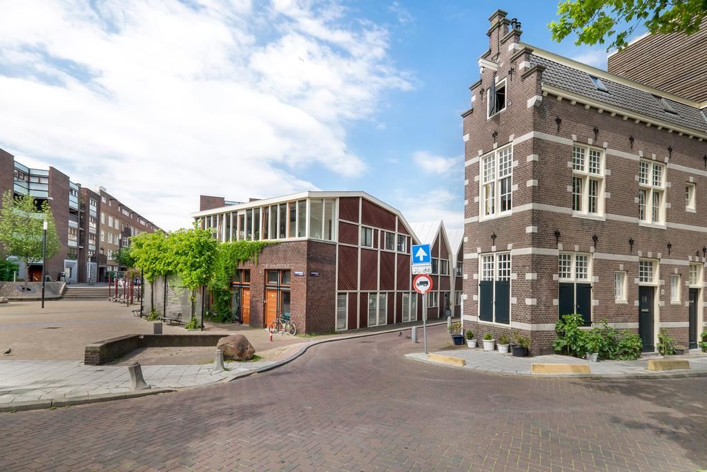 LEUK EN GOED INGEDEELD 4 KAMER APPARTEMENT VAN 94 M2 MET LIFT, BERGINGS EN EEN RUIM BALKON
