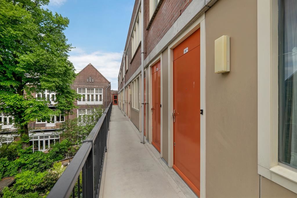 LEUK EN GOED INGEDEELD 4 KAMER APPARTEMENT VAN 94 M2 MET LIFT, BERGINGS EN EEN RUIM BALKON